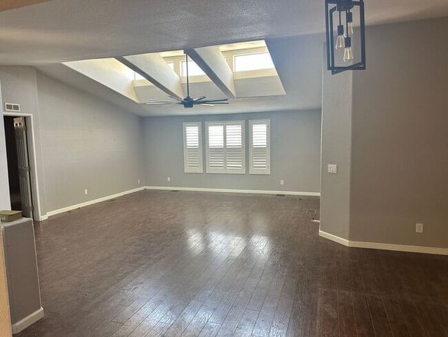 Building Photo - Charming villa in 55 plus quiet neighborhood.