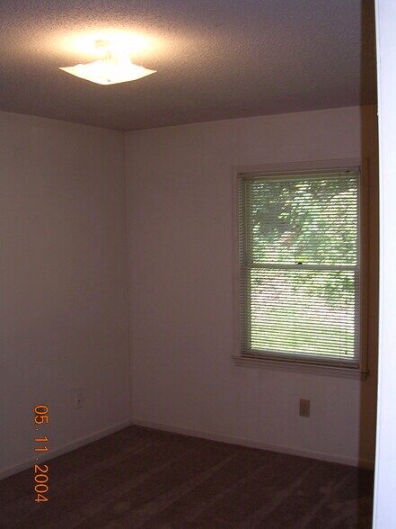 Building Photo - 703 S Chapman St