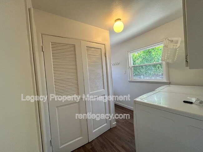 Building Photo - 1149 8th Ave