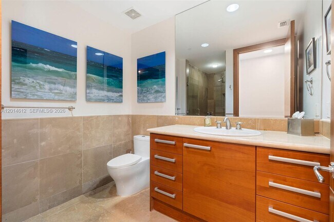 Building Photo - 5959 Collins Ave
