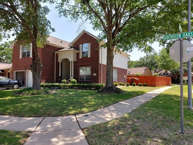 Building Photo - 8934 Aberdeen Oaks Dr