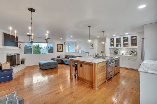 Building Photo - Renovated 5-Bedroom Home on Cul-de-Sac with Park Views & Stunning Outdoor Living