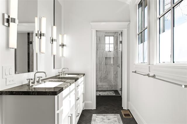 Building Photo - 5230 Homer St