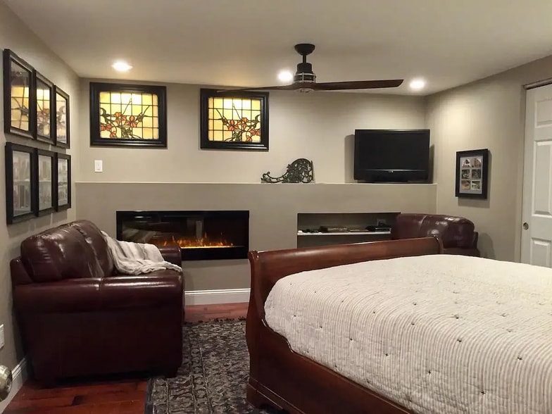 First floor bedroom (Queen size bed) - 2051 Park Ave