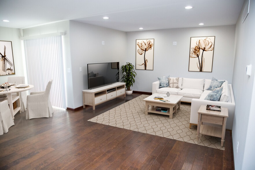 Building Photo - 6383 Osage Dr