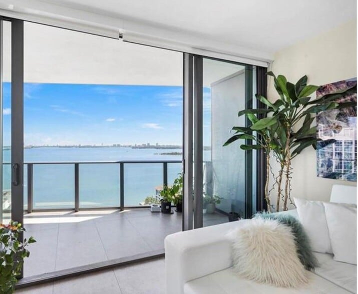 Building Photo - 460 NE 28th St