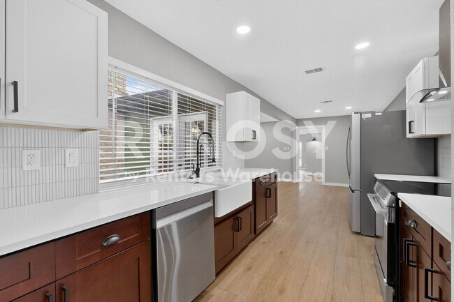 Building Photo - 1207 Creekwood Ct