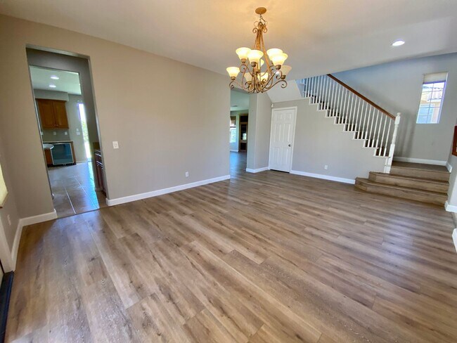 Building Photo - Executive 5 BR Home With Pool RV Parking H...