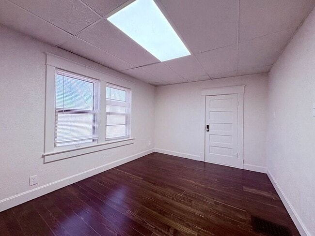 Building Photo - 1416 S Hardy Ave