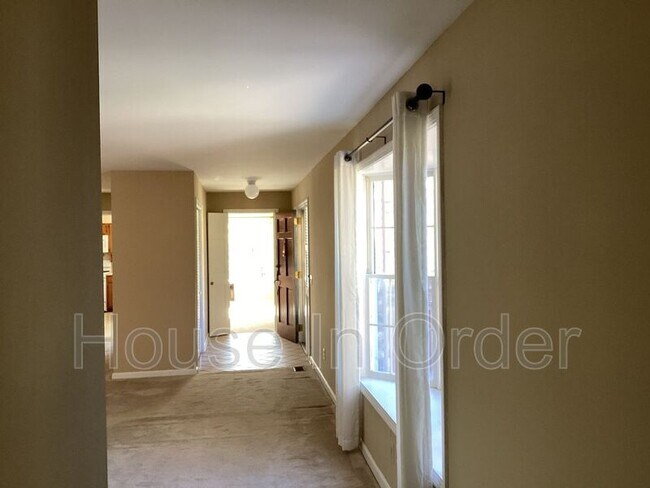 Building Photo - 112 Crooked Creek Rd