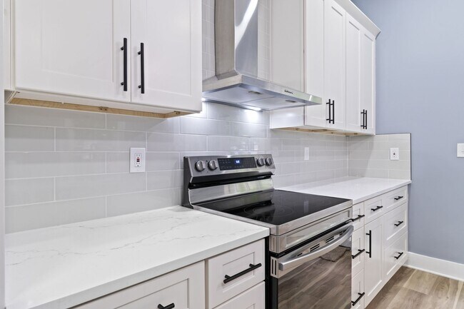 Building Photo - Stunning Fully Renovated Home in the Heart of Historic Oakland City
