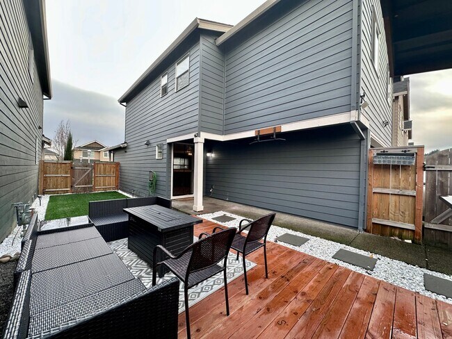 Building Photo - Modern 3-Bedroom 2.5 Bath Single Family Home in Gresham!