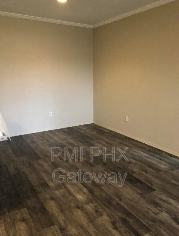 Building Photo - 5401 E Van Buren St