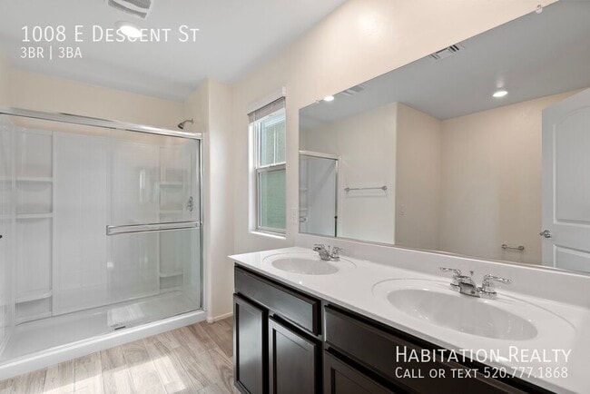 Building Photo - 1008 E Descent St