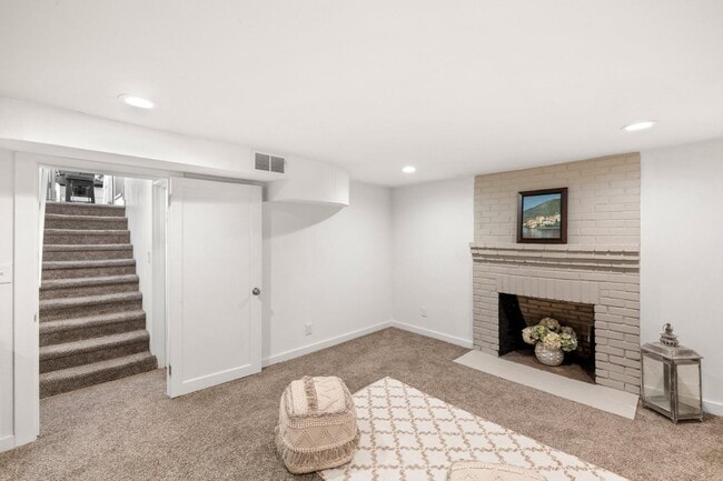 Building Photo - 6123 NE 25th Ave