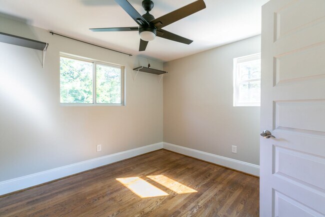 Building Photo - Stunning Carrboro Condo available early June!