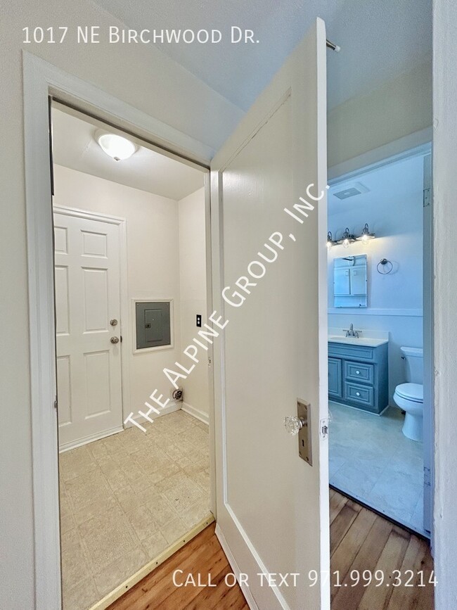 Building Photo - 1017 NE Birchwood Dr