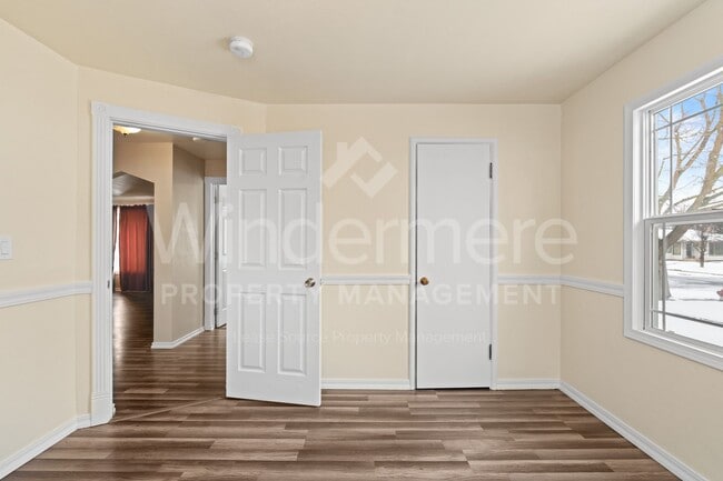 Building Photo - *MOVE IN SPECIAL * 1ST FULL MONTH FREE* Great 3-Bedroom Home IN The Garland District