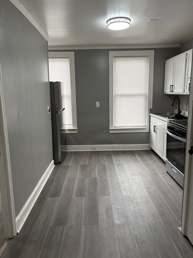 Building Photo - 623 W 28th St