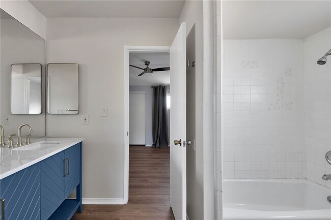 Building Photo - 2032 W 171st St