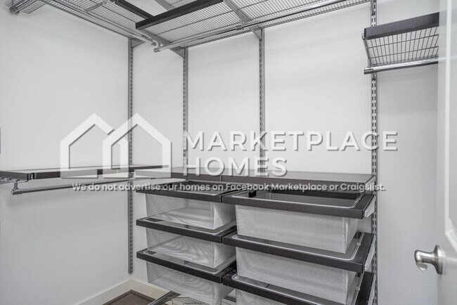Building Photo - 23942 SE 45th Pl