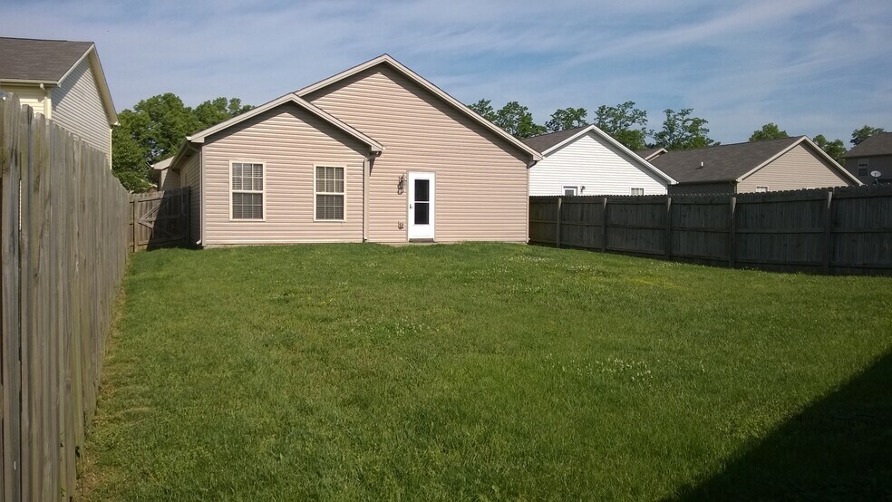 Building Photo - 1093 Winding Oak Trl