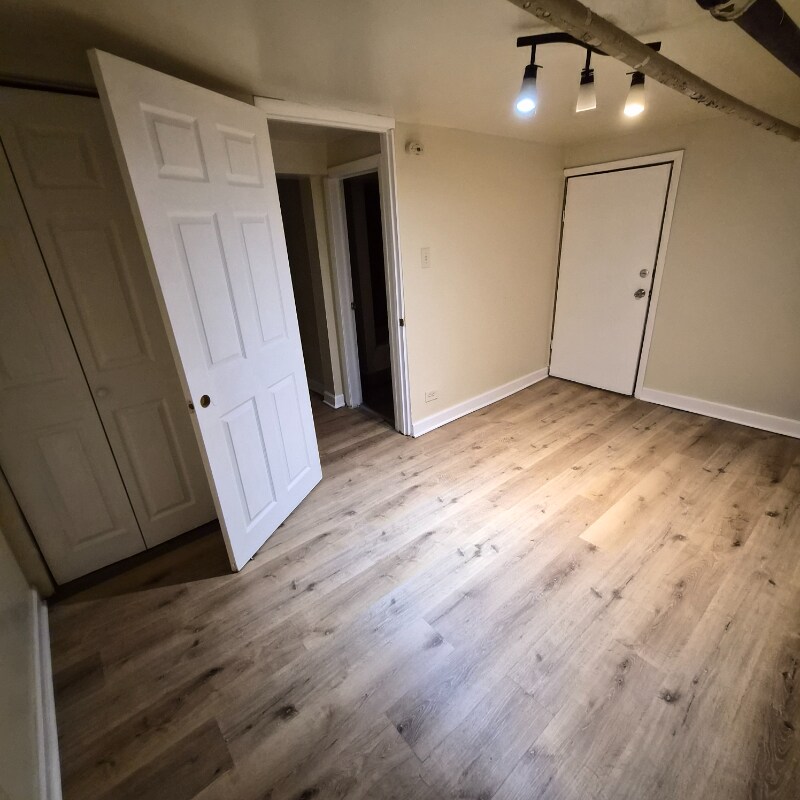 Building Photo - 7541 S Langley Ave