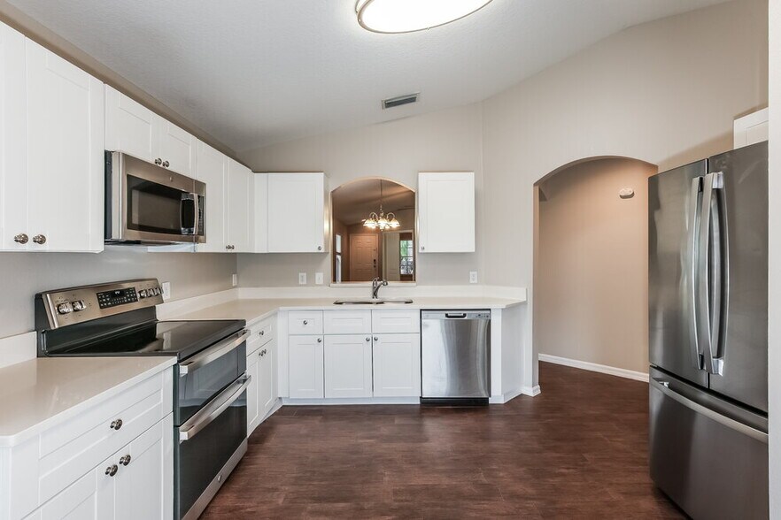 Building Photo - 10623 Navigation Dr
