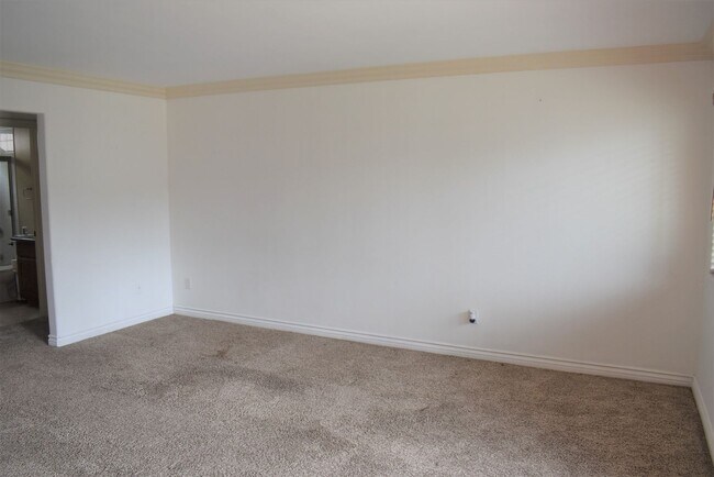 Building Photo - 1 Bedroom Condo in the Tapestry Community of Imperial Beach