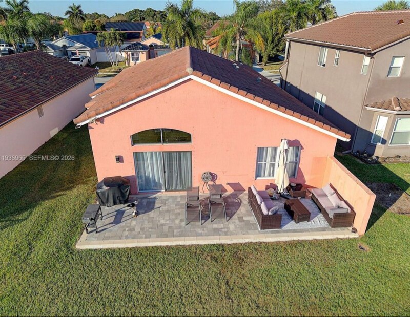 Building Photo - 8165 Pelican Harbour Dr