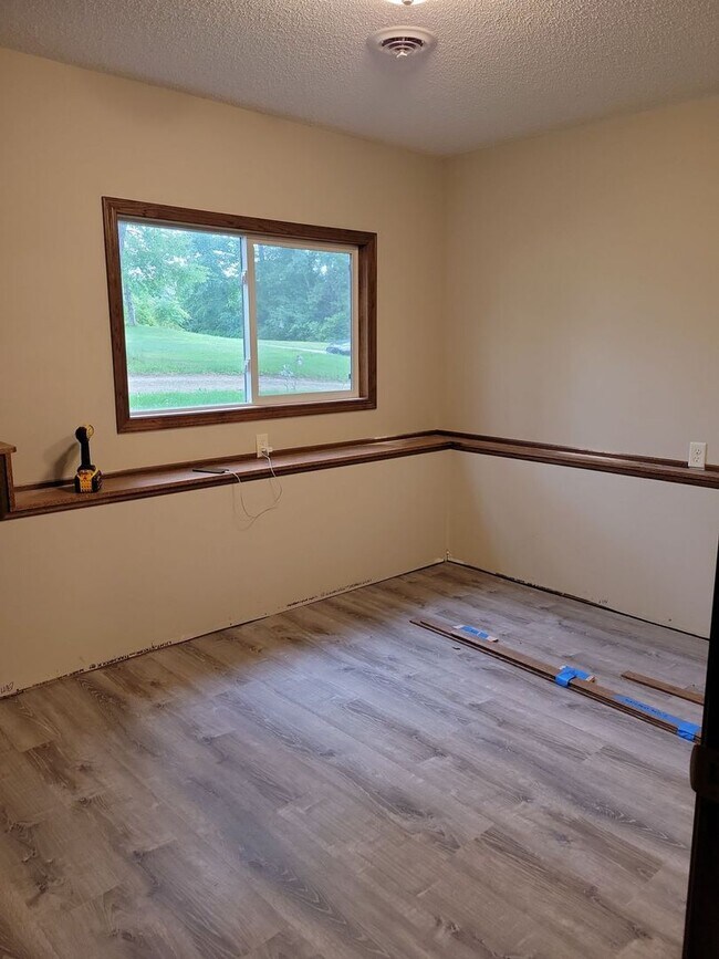 Building Photo - 4 bedroom Twin home