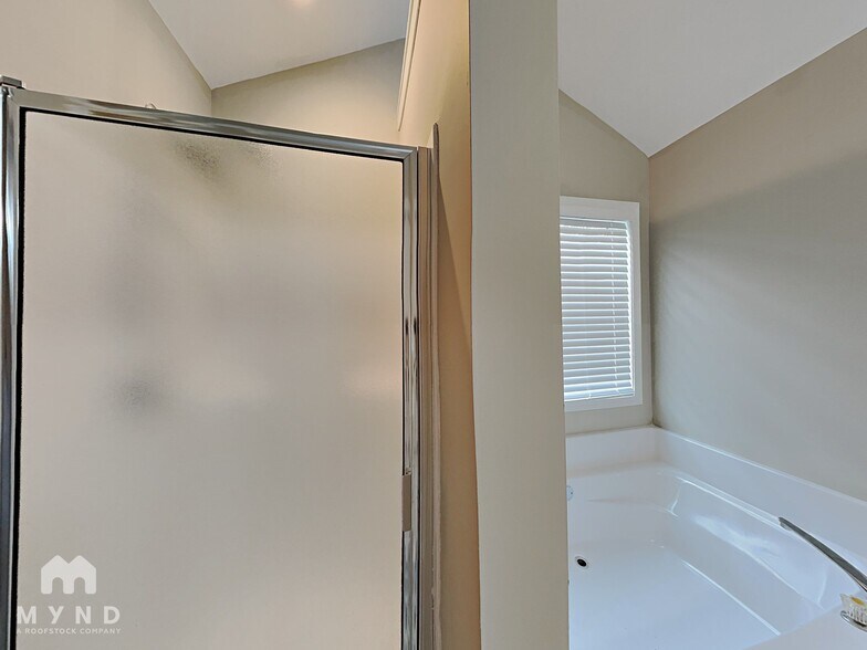 Building Photo - 205 Ivy Ct