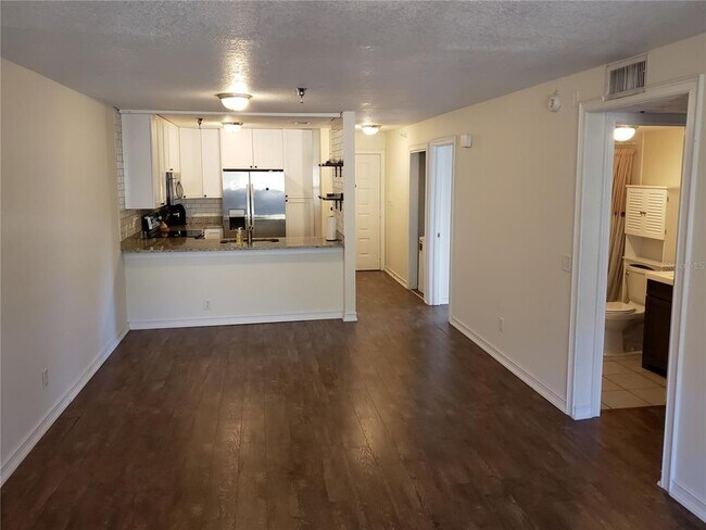 Building Photo - 15215 Amberly Dr