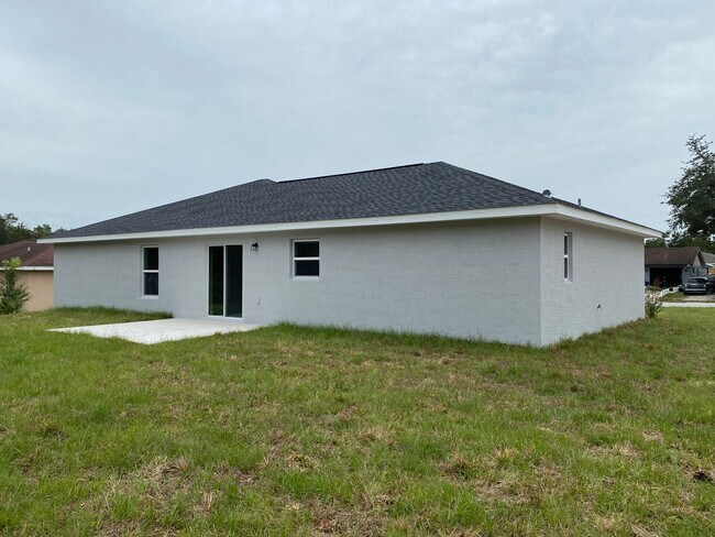 Building Photo - Desirable SW Ocala Neighborhood 4/2/2 *WON'T LAST*