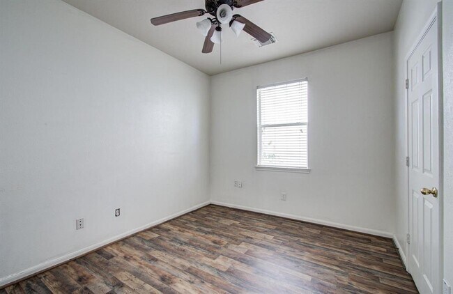 Building Photo - 7547 Oakwood Canyon Dr