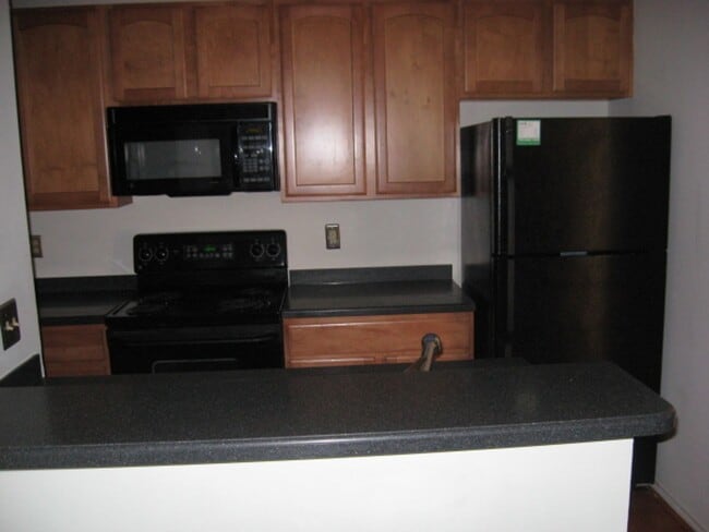 Building Photo - Beautifully Maintained 1 Bedroom 1 Bathroo...