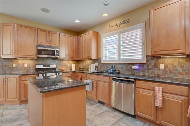 Building Photo - Stunning Longmont Home with Professional Finishes & Exceptional Privacy