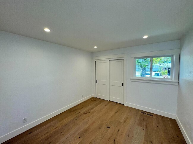 Building Photo - 500 Leahy St