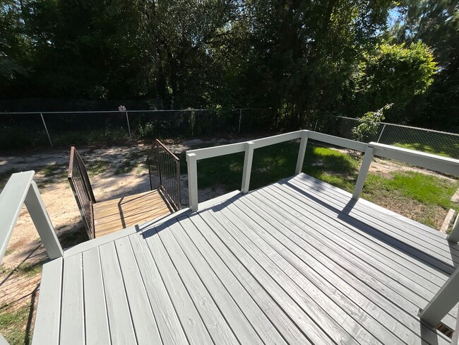 Building Photo - Beautiful 3/2 Mobile Home w/ Lawn Maintenance Included