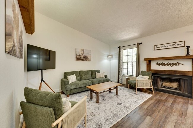 Building Photo - 395 Ozark Mountain Resort Dr