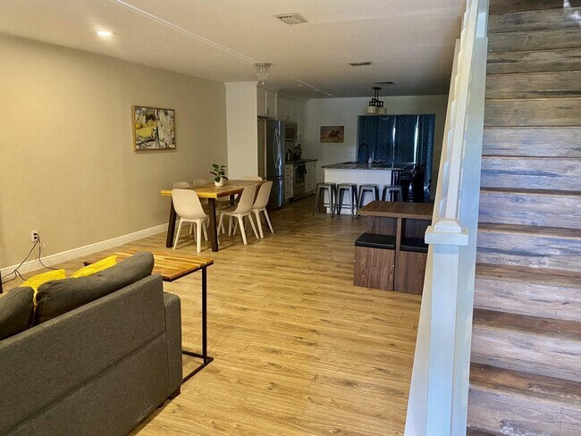 Building Photo - 1602 Montauk Dr