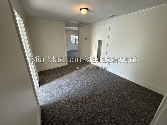 Building Photo - 211 W 59th St