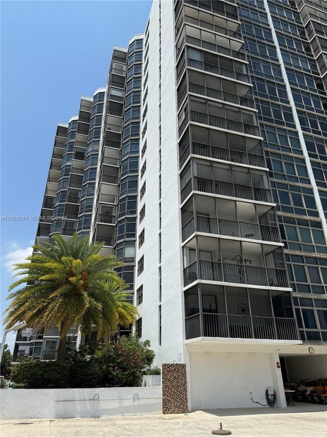 Building Photo - 3375 N Country Club Dr