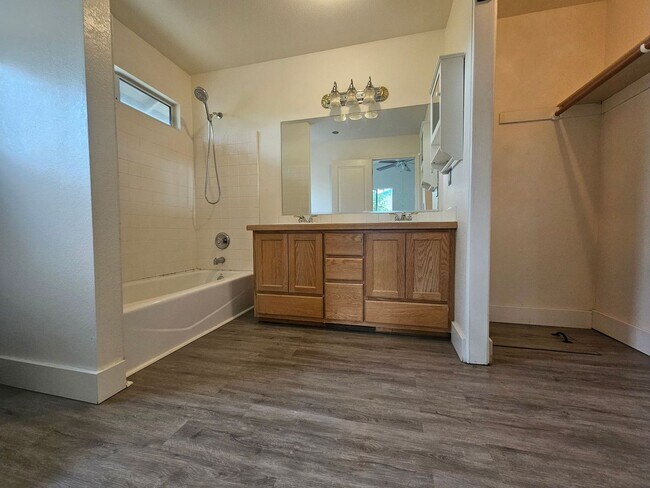 Building Photo - Amazing Jewel in Hidden Valley