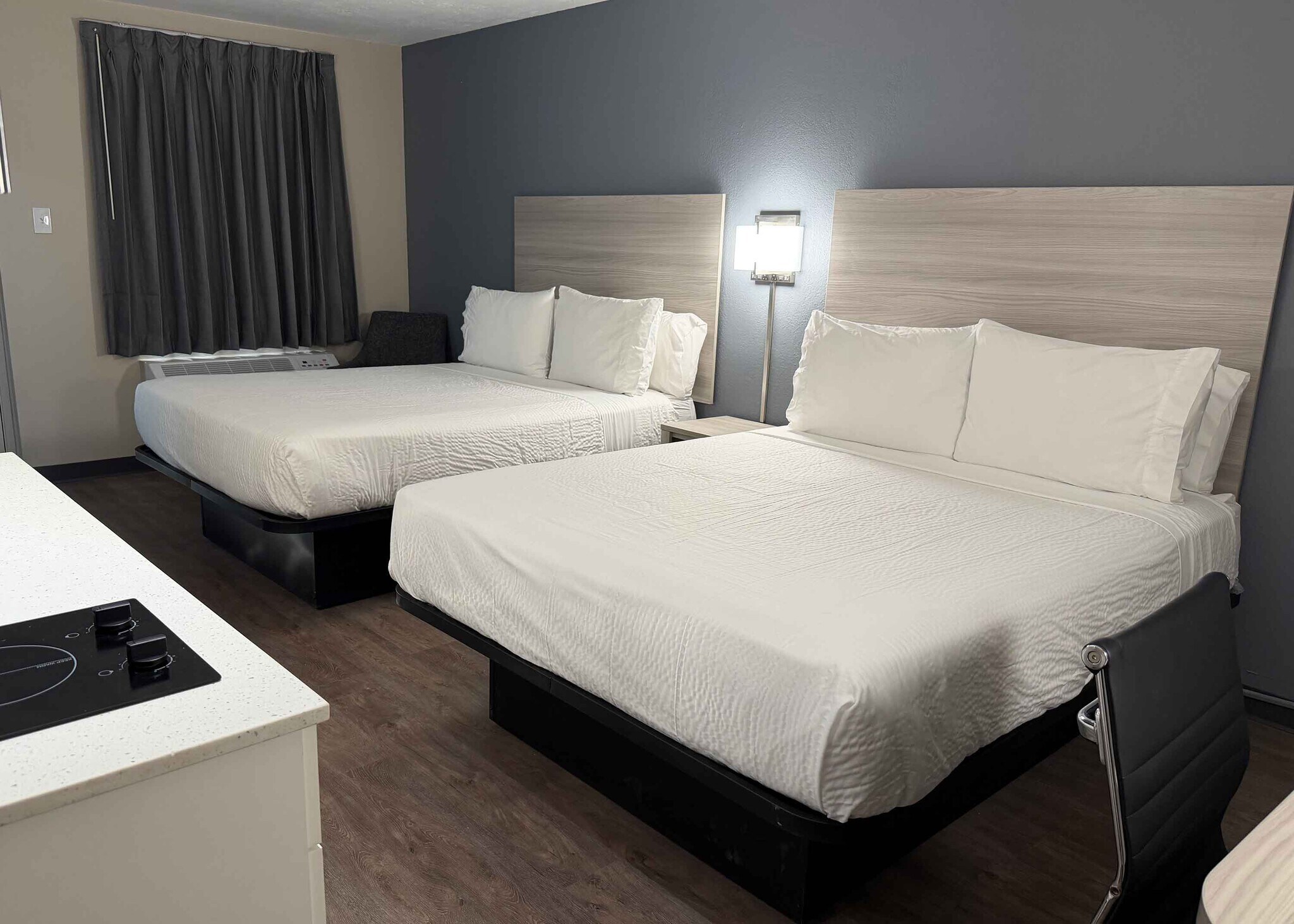 Building Photo - Furnished Studio-Longview