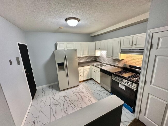 Building Photo - 363 Hildreth St