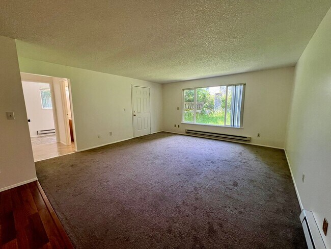 Building Photo - 6102 Glen Mary Ln SE