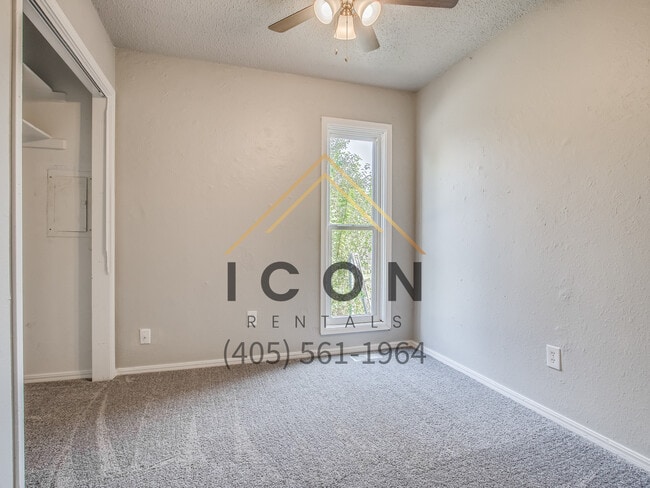 Building Photo - 517 N Robin Way