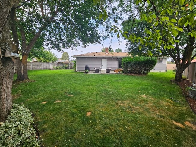 Building Photo - Beautifully Remodeled Home in the Valley