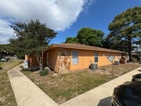 Building Photo - Gulf Breeze - Greenbriar Estate - 2 bedroom, 1 bathroom